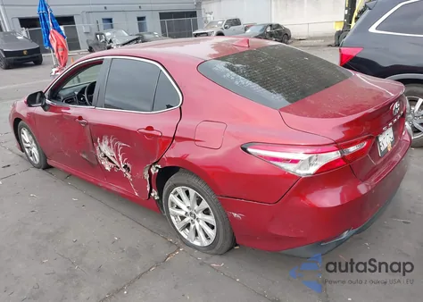 2020 Toyota Camry Le z USA, uszkodzony, nr VIN 4T1C11AK5LU312551